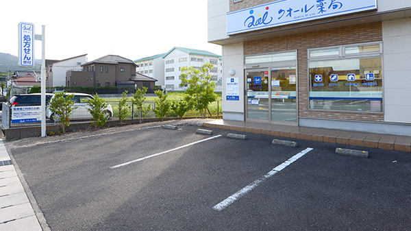 クオール薬局甲西店の駐車場