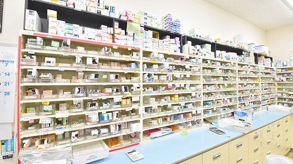 ふたば薬局 淀店の薬棚