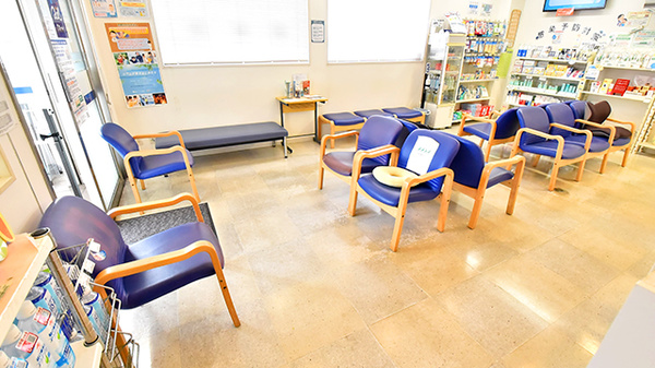 クオール薬局城陽店の待合スペース