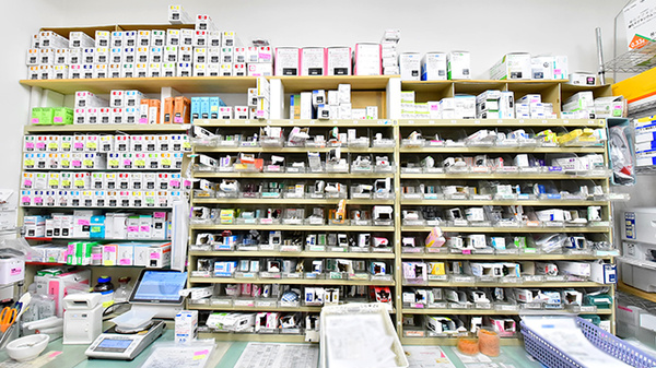 ふたば薬局 向日店の薬棚