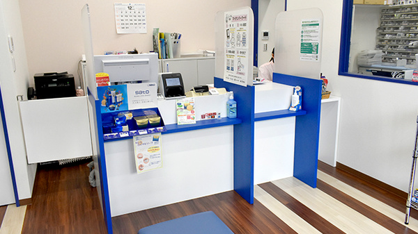 青葉薬局なみよけ店の受付/カウンター