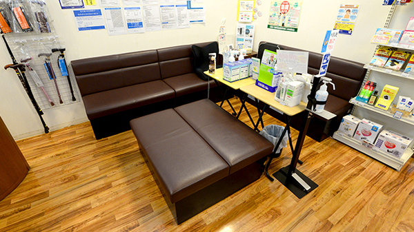 クオール薬局新今里店の待合スペース