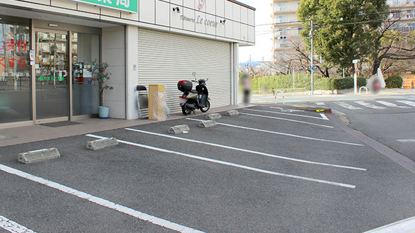 やまもと薬局の駐車場