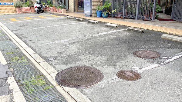 井口堂薬局の駐車場