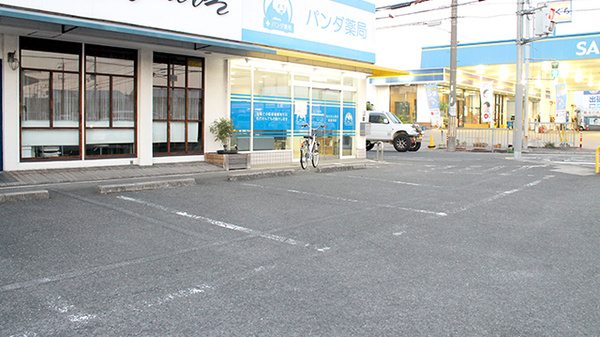 パンダ薬局の駐車場