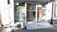 ニューロン薬局庄内店の入口