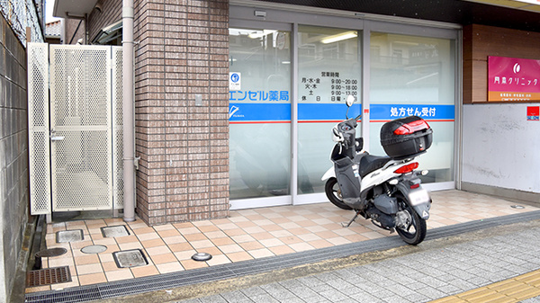 エンゼル薬局の入口