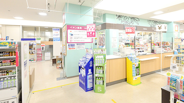 イオン薬局布施駅前店の入口