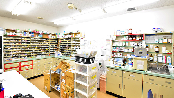 志紀薬局の調剤室