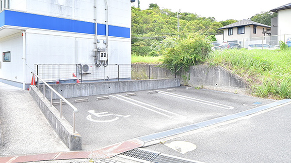 クオール薬局四條畷店の駐車場