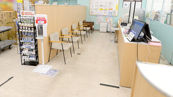 イオン薬局堺北花田店の待合スペース