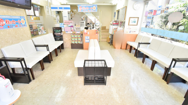 神戸薬局 神戸南店の待合スペース