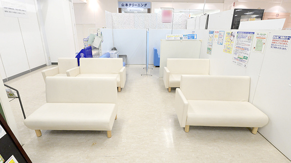 イオン薬局洲本店の待合スペース