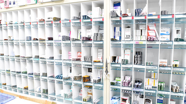 みどり調剤薬局の薬棚