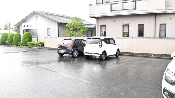 みどり調剤薬局の駐車場
