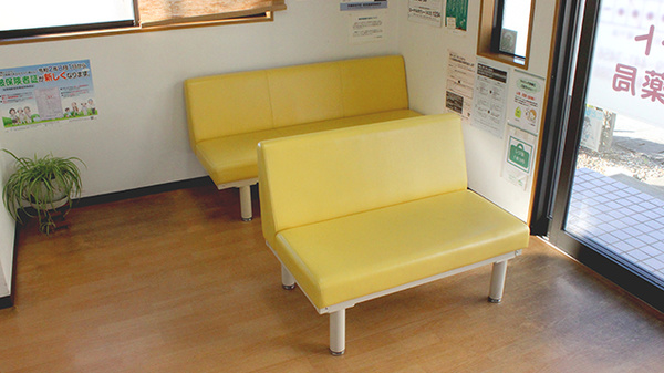 ハート調剤薬局の待合スペース