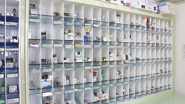 ハート調剤薬局の薬棚