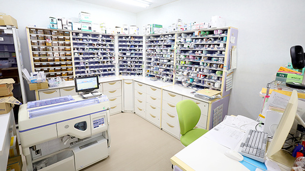 新世薬局 平津店の調剤室
