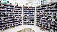 新世薬局 平津店の薬棚