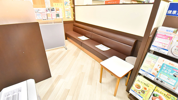 イオン薬局加西北条店の待合スペース