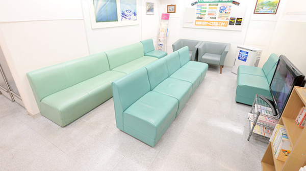イオン薬局赤穂店の待合スペース