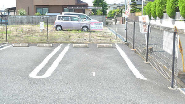 有限会社伊達伊達薬局学園大和町店の駐車場