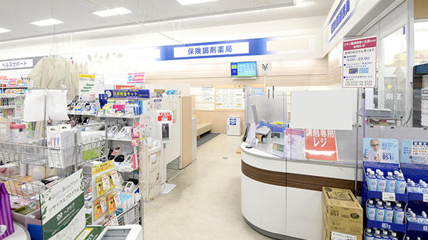 イオン薬局登美ヶ丘店の入口
