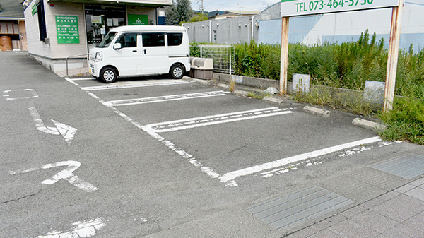 そうごう薬局 六十谷店の駐車場