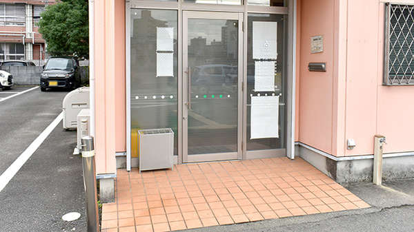 そうごう薬局 柳通り店の入口