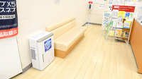 イオン薬局鳥取北店の待合スペース