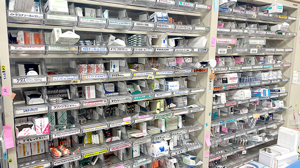 セントラル薬局倉益店の薬棚
