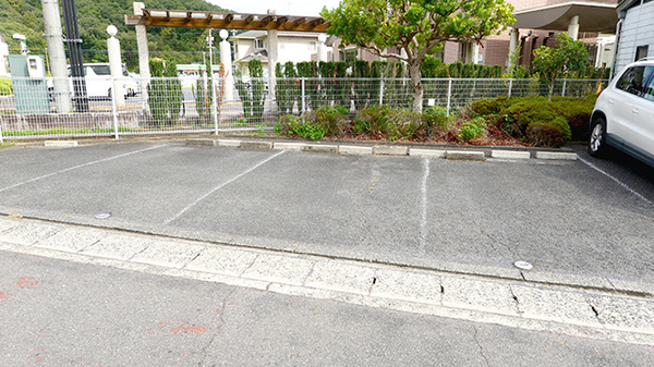 クオール薬局栢谷店の駐車場