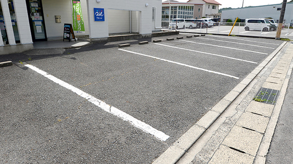 クオール薬局富原店の駐車場