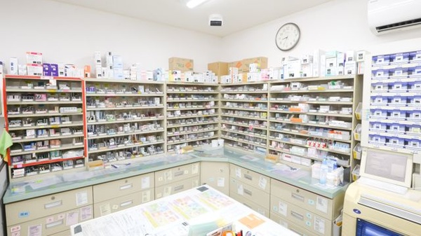 有限会社あしだ薬局高野店の薬棚