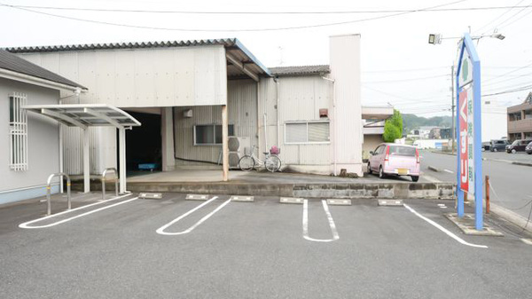 有限会社あしだ薬局高野店の駐車場