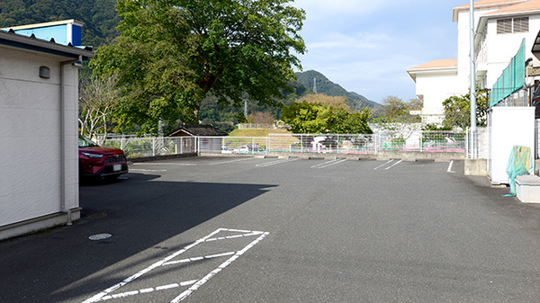 クオール薬局高梁店の駐車場