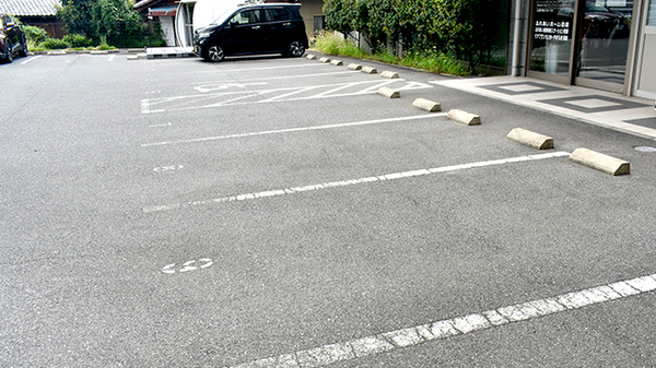 ぶどう薬局の駐車場