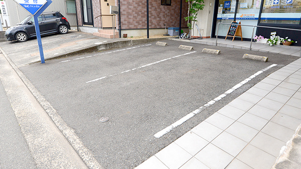 クオール薬局府川町店の駐車場