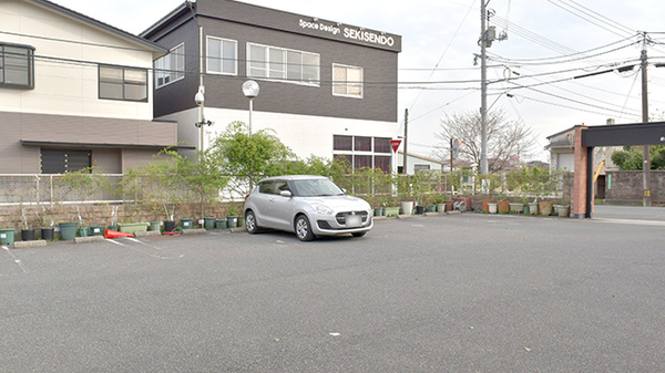 だんしん薬局の駐車場
