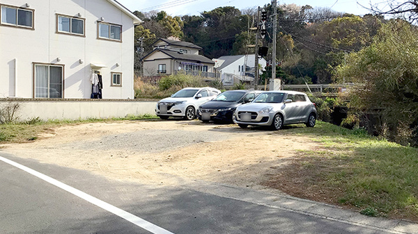 豊浦薬剤師会支援センター薬局の駐車場
