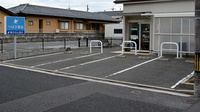 つばさ薬局の駐車場