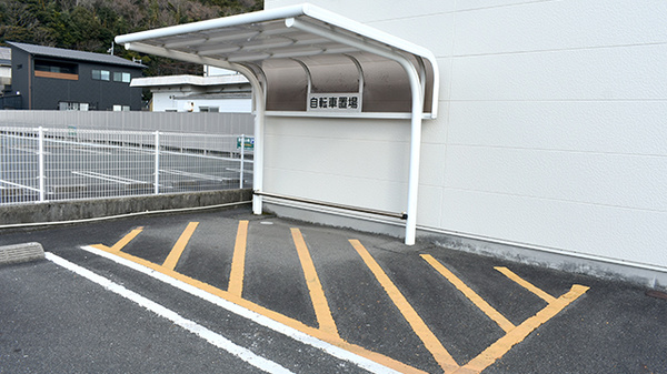 三栄堂薬局の駐輪場