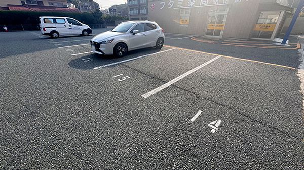 フタミ薬局駅南店の駐車場