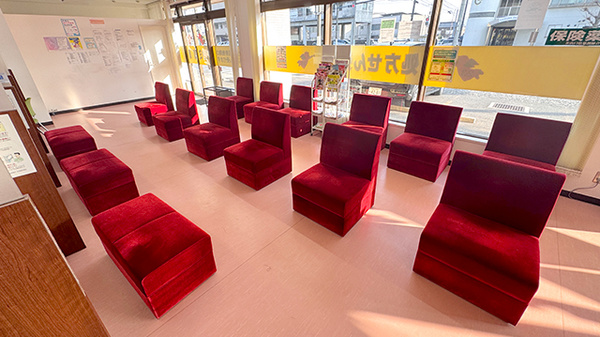 フタミ薬局新南陽店の待合スペース