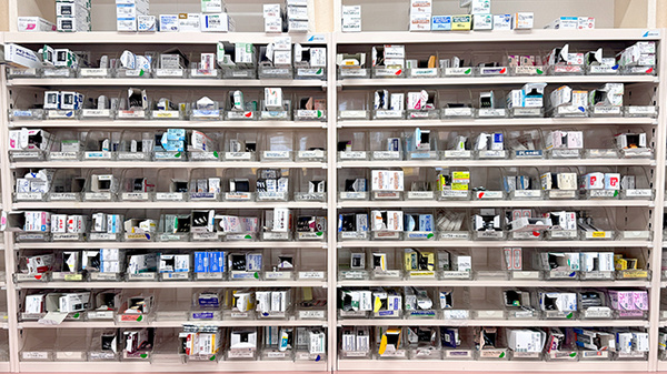 フタミ薬局新南陽店の薬棚