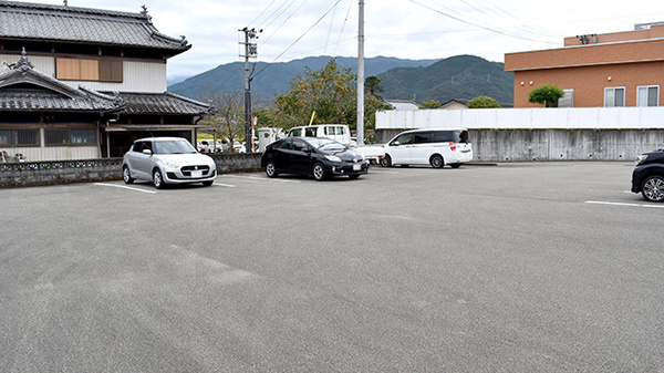 ハッピー薬局美馬店の駐車場