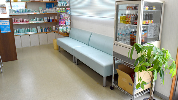 まりも調剤薬局の待合スペース