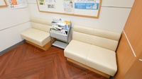 イオン薬局高松店の待合スペース