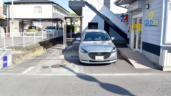ぞうさん薬局の駐車場