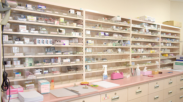 にこにこ薬局　土器西店の薬棚